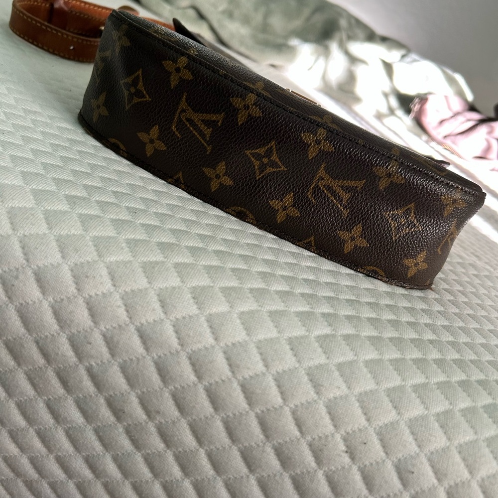 Louis Vuitton Monogram Canvas Crossbody with Tan Trim - Picture 5 of 10